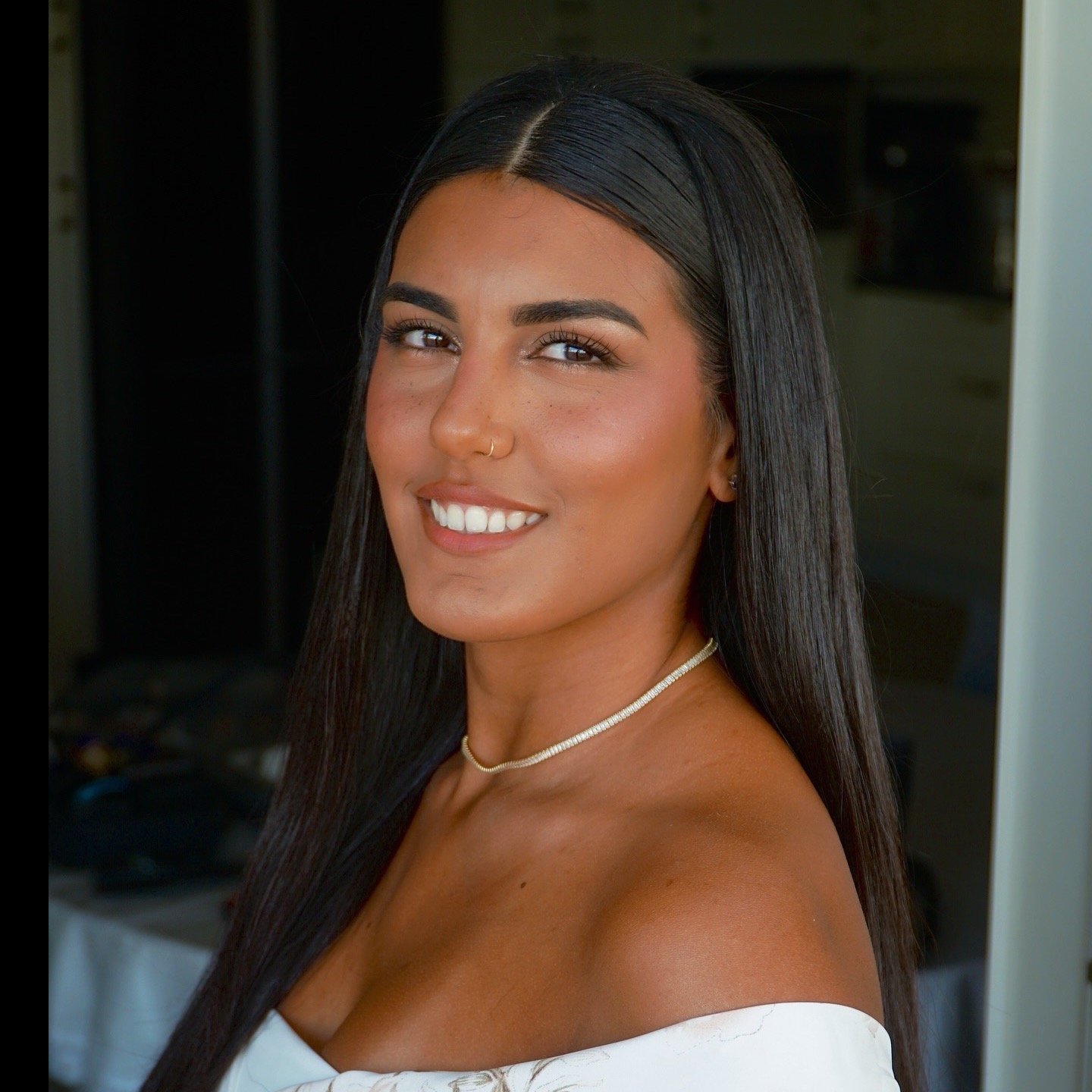 Sahlav Dino, makeup artist